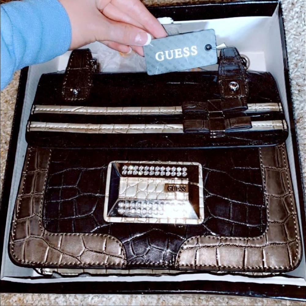 BRAND NEW Guess Purse